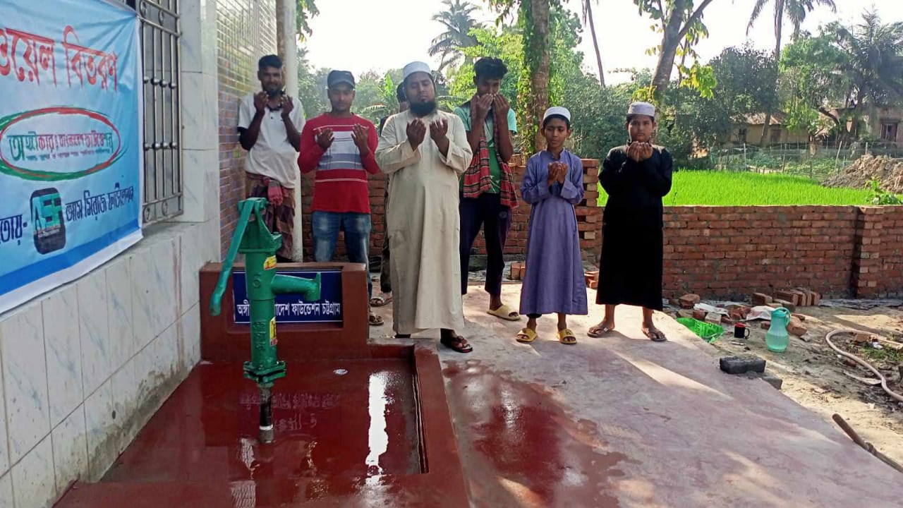 টিউবওয়েল ও টয়লেট বিতরণ প্রকল্প
